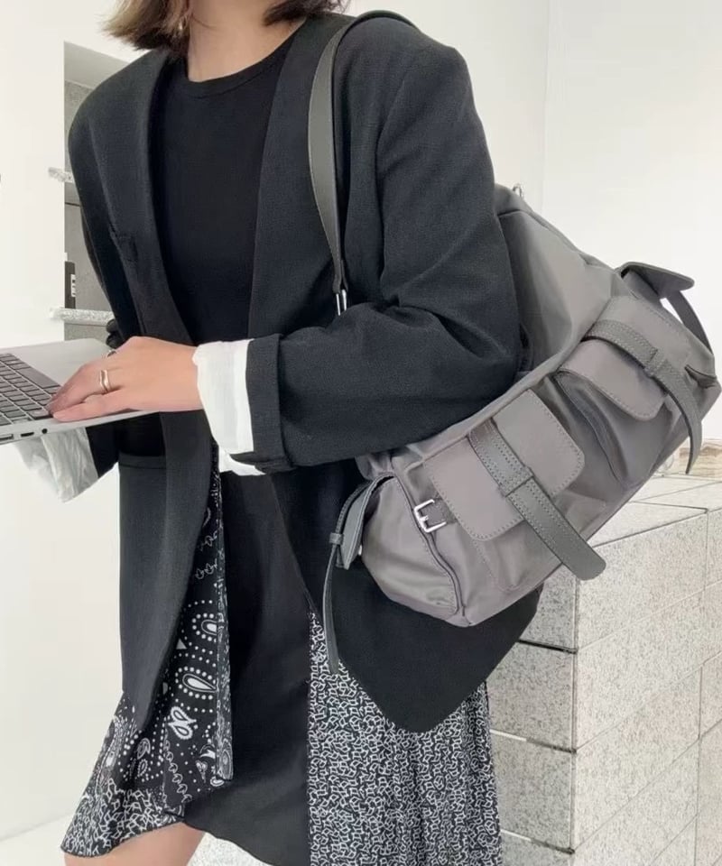 J.ESTINA ■ TASCA MDマルチショルダー BK 予約販売】マルチポケットナイロンショルダーバッグ | KISHIKA