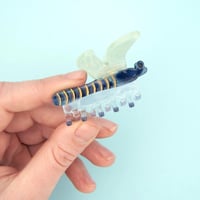 ククシュゼット 正規商品 ヘア アクセ クリップ 蝶 虫 かわいい ギフト Coucou Suzette トンボ ヘア クロー ネイビー(dragonflyclaw)