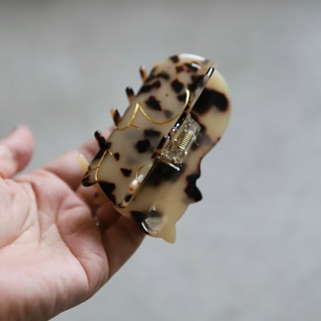ククシュゼット 正規商品 ヘア アクセ クリップ かわいい 猫 トラネコ フランス Coucou Suzette タビー キャット ヘア クロー ベージュ系 べっ甲模様(tabbycatclaw)