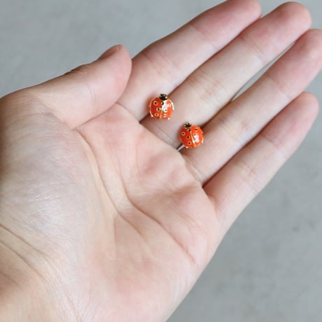ククシュゼット 正規商品 ピアス 両耳 レディース 虫 個性的 かわいい ギフト てんとう虫 ピアス レッド×ブラック(ladybugear)