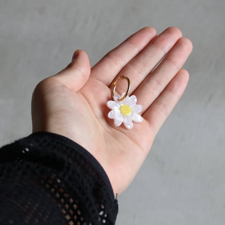 ククシュゼット 正規商品 ピアス レディース 2個売り 両耳用 花 かわいい フランス デイジー イヤリング ホワイト (daisyear)