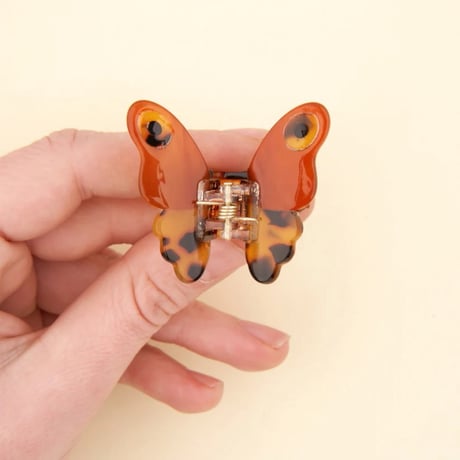 ククシュゼット 正規商品 ヘア アクセ クリップ 虫 かわいい ギフト Coucou Suzette べっ甲 蛾 ミニ ヘア クロー ブラウン (mothminiclaw)