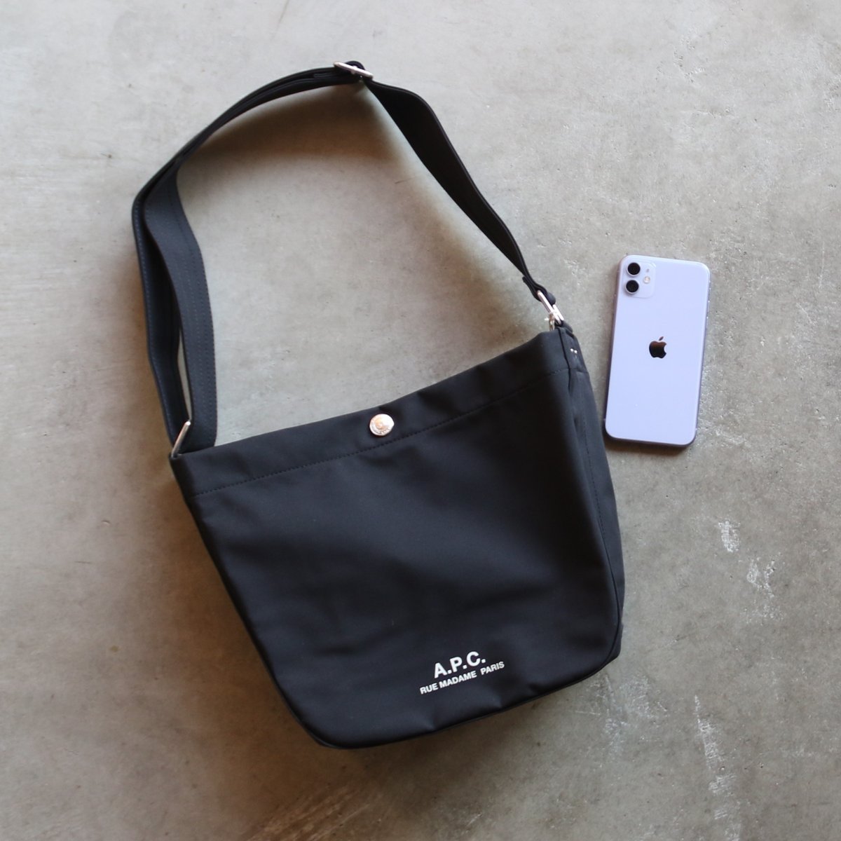 A.P.C. JOURNAL SMAL ショルダーバッグ BESACE JOURNAL SMALL NYLON/弱撥水加工（ショルダーバッグ