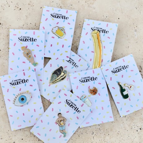 ククシュゼット 正規商品 ピンバッジ ブローチ かわいい おしゃれ フランス 個性的 Coucou Suzette ムール貝 ピン 食べ物 グレー(musselpin)
