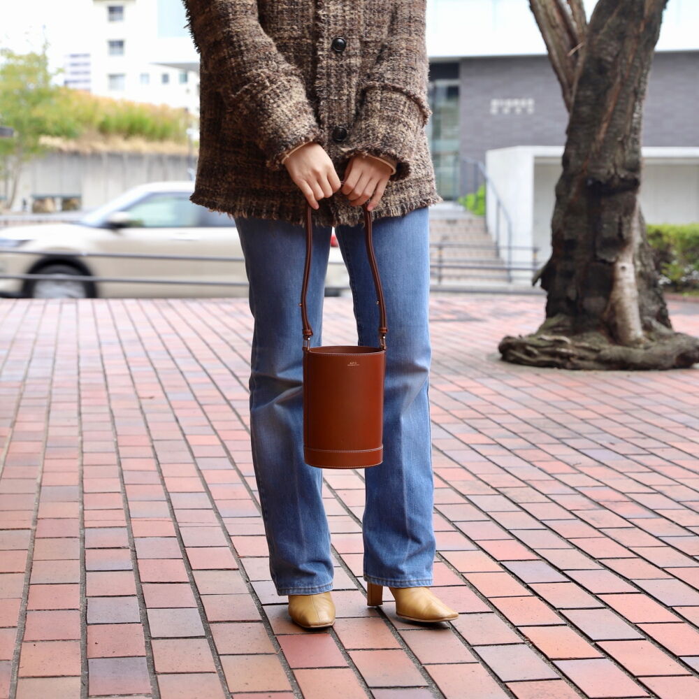 APC バッグ アーペーセー Ambre スモールバケットバッグ ブラウン