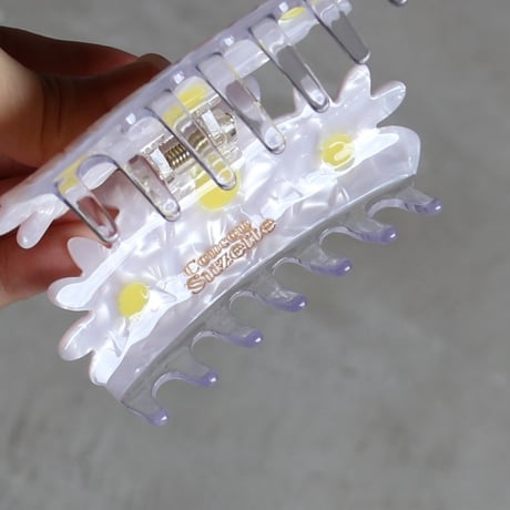 ククシュゼット 正規商品 ヘア アクセ クリップ Coucou Suzette ビッグ デイジー ヘア クロー ホワイト (bigdaisyclaw)