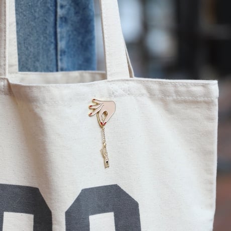 ククシュゼット 正規商品 ピンバッジ ブローチ かわいい おしゃれ フランス Coucou Suzette コウノトリ ピン Stork Pin ホワイトベイビー (poorthingpin)