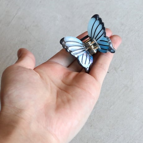 ククシュゼット 正規商品 ヘア アクセ クリップ 蝶 虫 かわいい ギフト Coucou Suzette 青色 蝶 ミニ ヘア クロー ブルー (blbutterflyminiclaw)