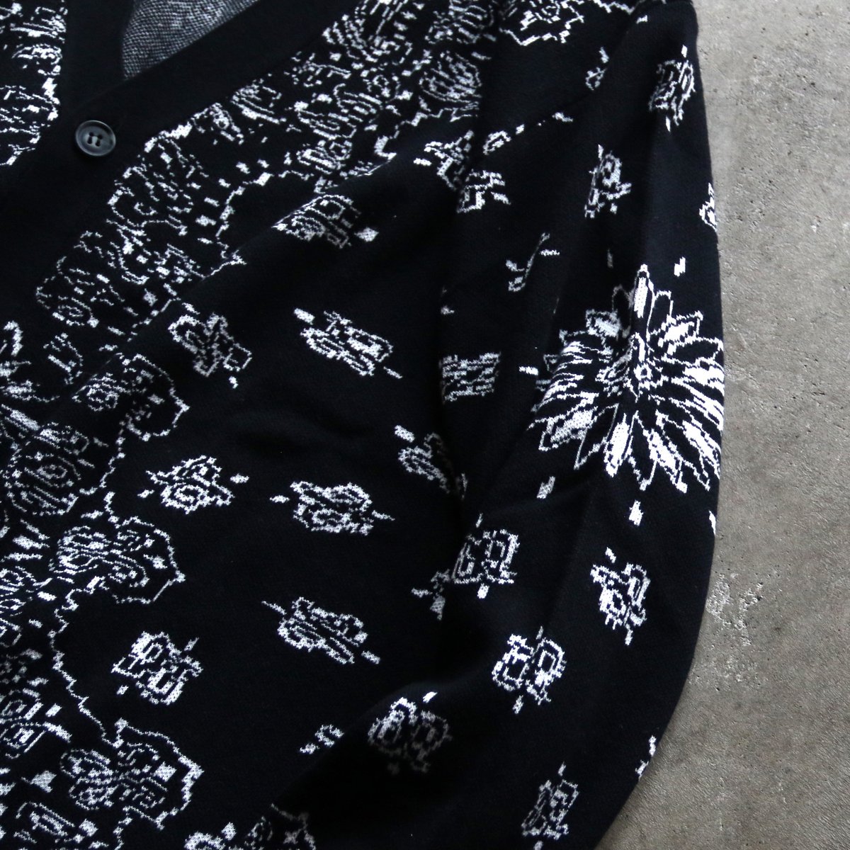 4月13日12:00~販売開始】HIDEANDSEEK / Bandana Cardigan 4月13日12:00~販売開始】HIDEANDSEEK / Bandana Cardigan