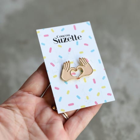 ククシュゼット 正規商品 ピンバッジ ブローチ かわいい おしゃれ フランス 個性的 Coucou Suzette ラブ ピン ホワイト(lovepinwh)