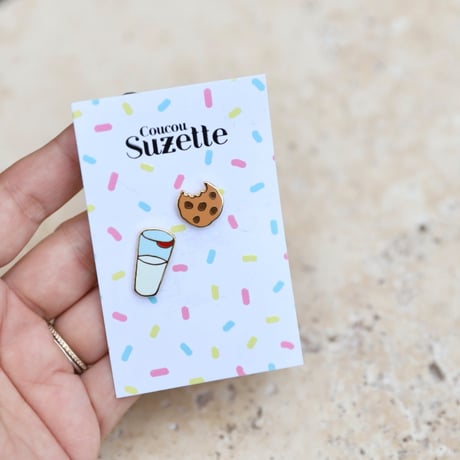 ククシュゼット 正規商品 ピンバッジ ブローチ かわいい おしゃれ フランス 個性的 Coucou Suzette クッキー ミルク ピン 2個セット (cookiemilkpins)