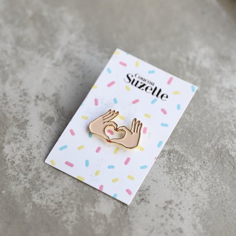 ククシュゼット 正規商品 ピンバッジ ブローチ かわいい おしゃれ フランス 個性的 Coucou Suzette ラブ ピン ホワイト(lovepinwh)
