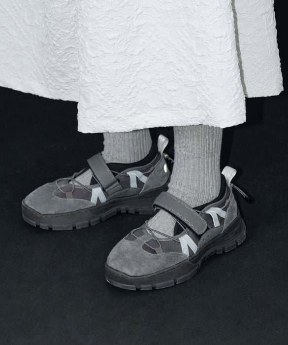 BRYN VELCRO SNEAKERS ダークグレー 極美品 BRYN VELCRO SNEAKERS ダークグレー 極美品