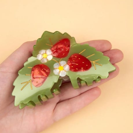 Coucou Suzette / Strawberry Plant Hair Claw / berryplantclaw