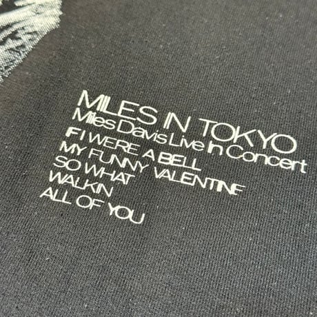 ”MILES IN TOKYO" 6.20z OPENEND MAX WEIGHT L/S Tee Black
