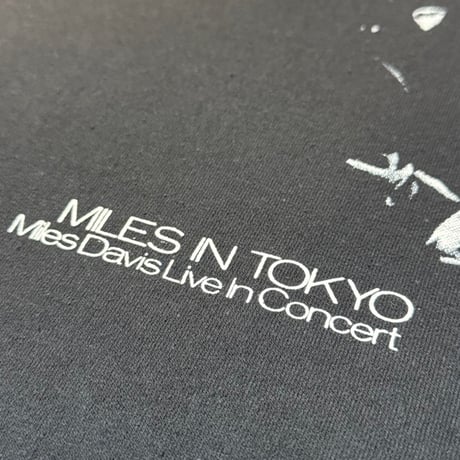 ”MILES IN TOKYO" 6.20z OPENEND MAX WEIGHT L/S Tee Black