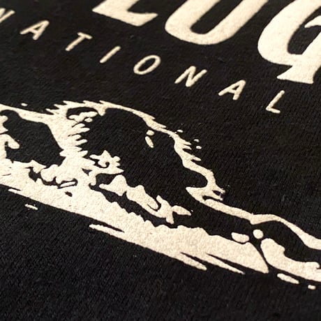 "PLUG INTERNATIONAL" US COTTON 6oz S/S Tee BLACK