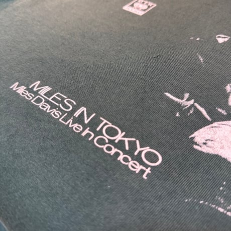 ”MILES IN TOKYO" 6.20z OPENEND MAX WEIGHT L/S Tee Green