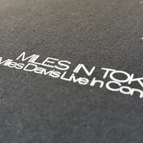 ”MILES IN TOKYO" 6.20z OPENEND MAX WEIGHT L/S Tee Black