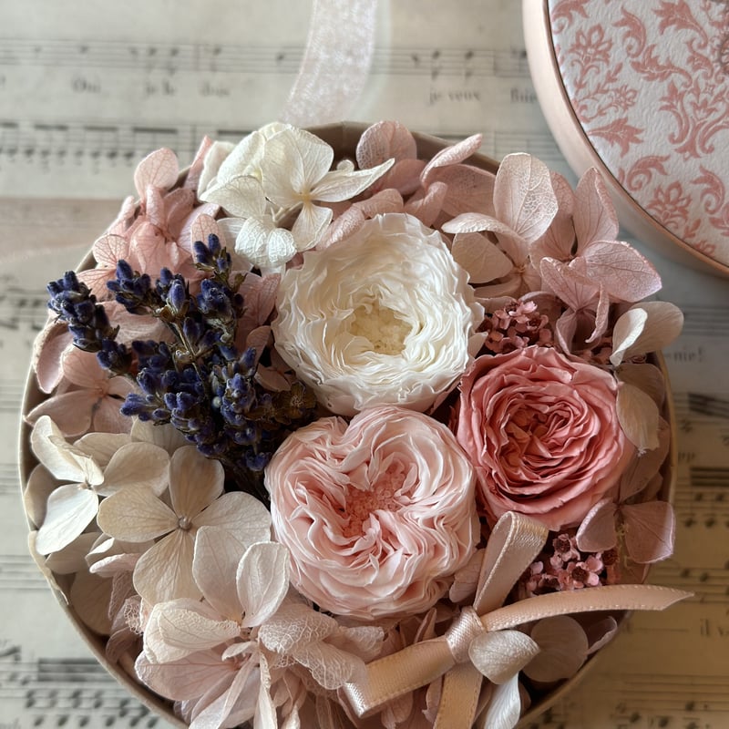 マカロンRoseのBOXアレンジメント♡ | FLORIST IRIE