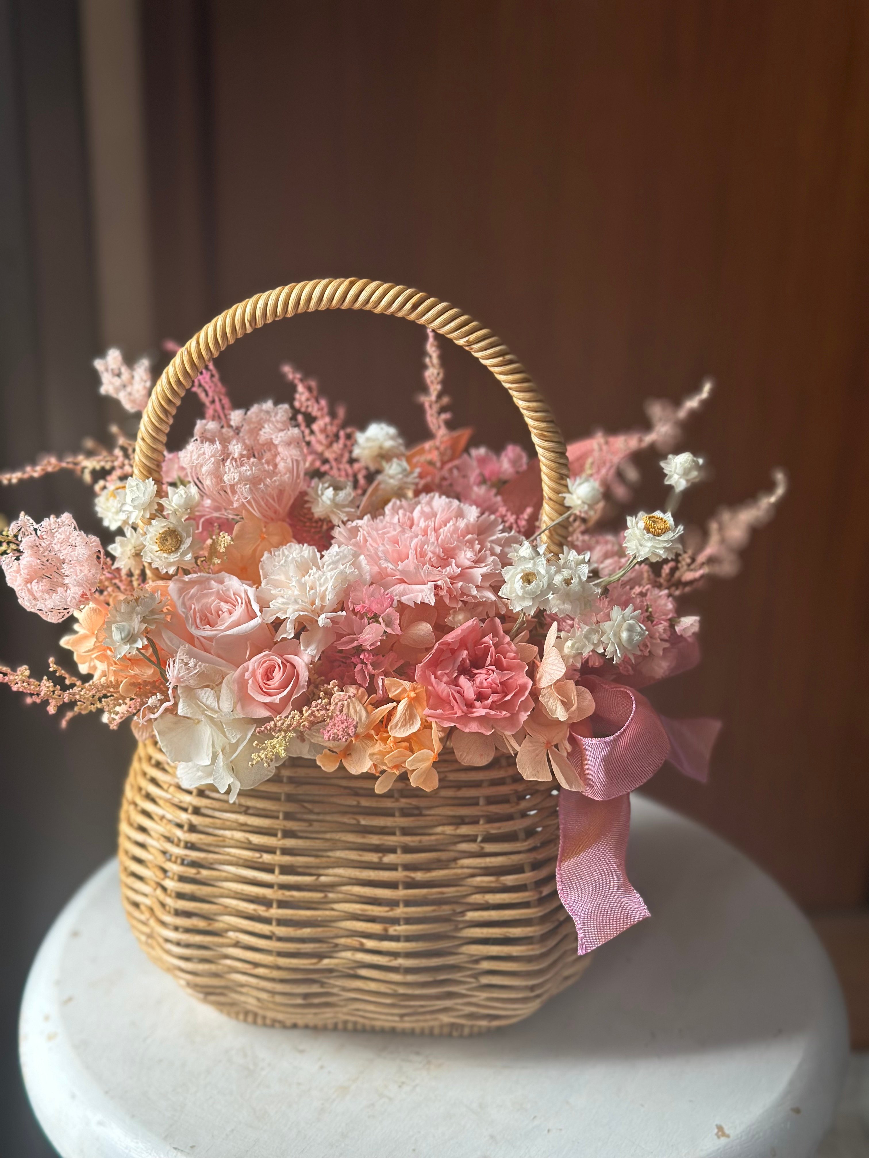 カーネーションのプリザーブドフラワーアレンジメント | FLORIST IRIE