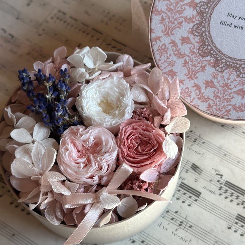 マカロンRoseのBOXアレンジメント♡ | FLORIST IRIE