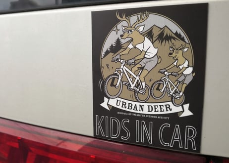 URBAN DEER KIDS IN CAR マグネットステッカー
