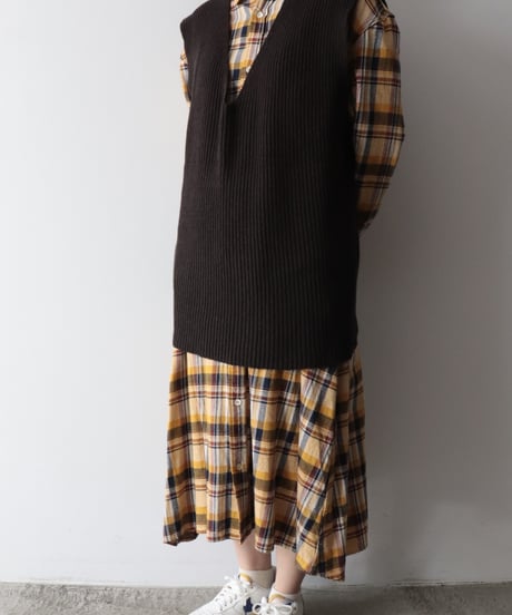 Cashmere V-Necked Vest     [Véritécoeur]