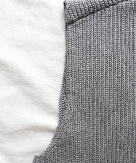 Cashmere V-Necked Vest     [Véritécoeur]