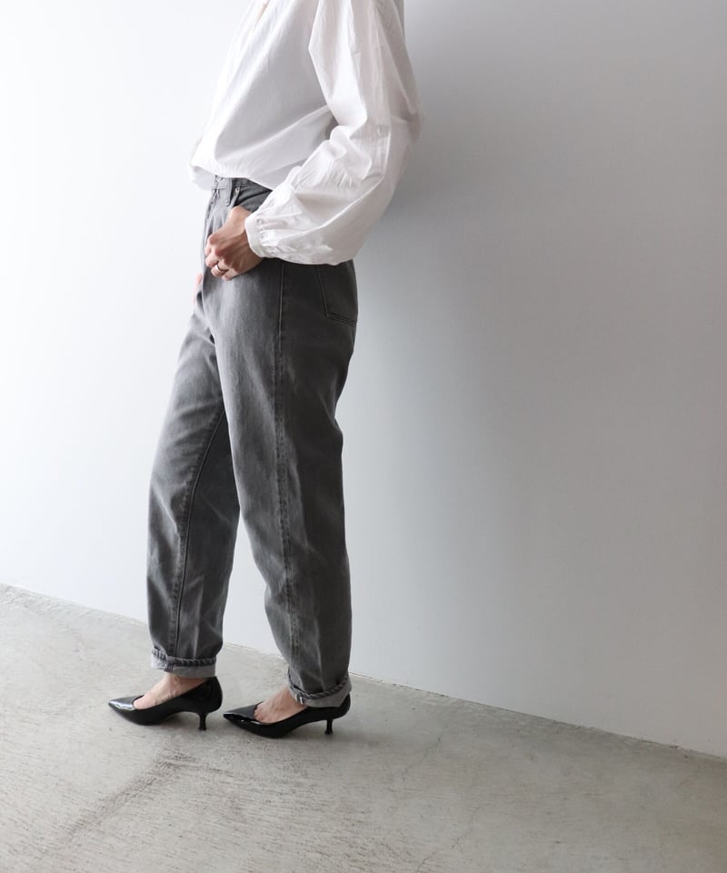 LUCY - High Waist Tapered Jeans LUCY - High Waist Tapered Jeans