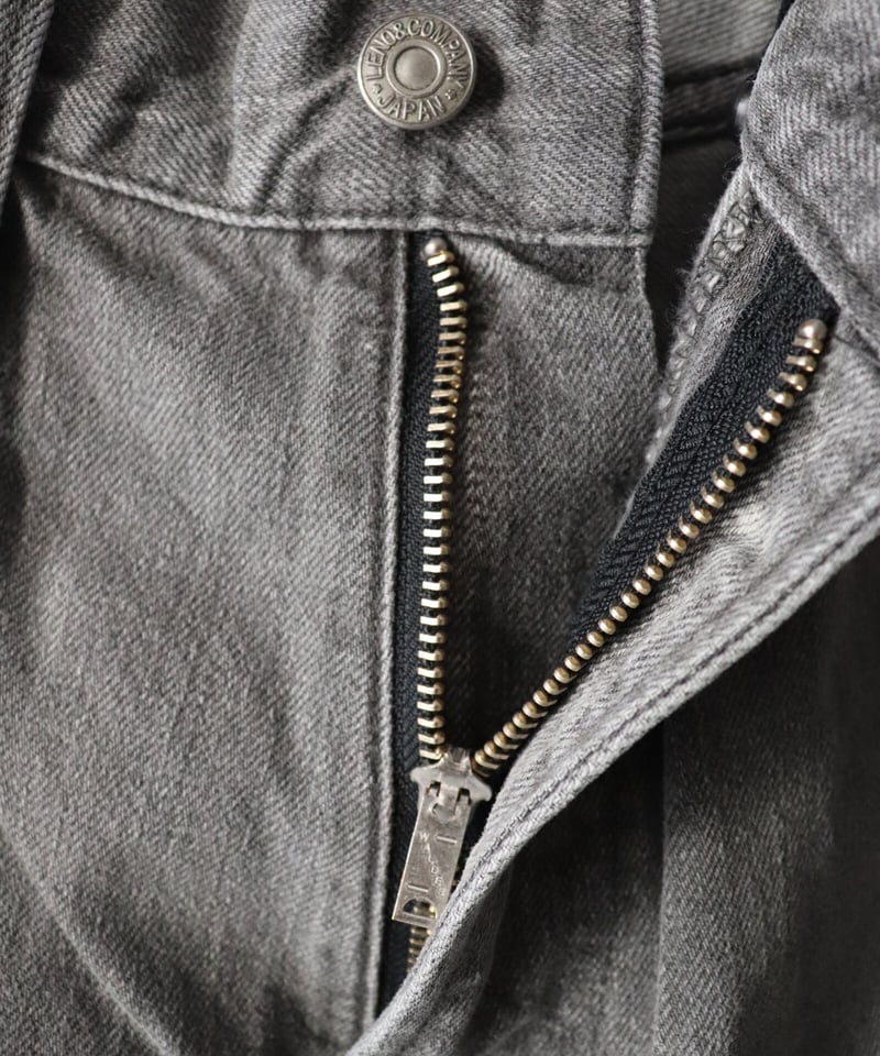 LUCY - High Waist Tapered Jeans LUCY - High Waist Tapered Jeans