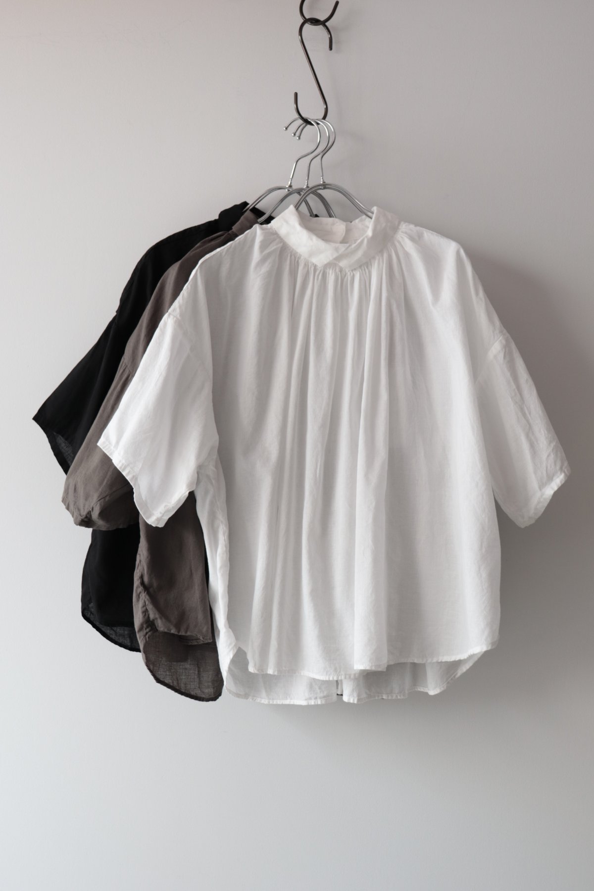 美品 Veritecoeur / BACK BUTTON BLOUSE バックボタンブラウス [Véritécoeur] | NowN