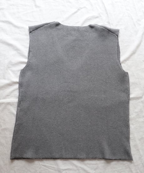 Cashmere V-Necked Vest     [Véritécoeur]