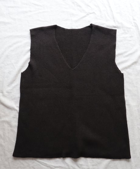 Cashmere V-Necked Vest     [Véritécoeur]