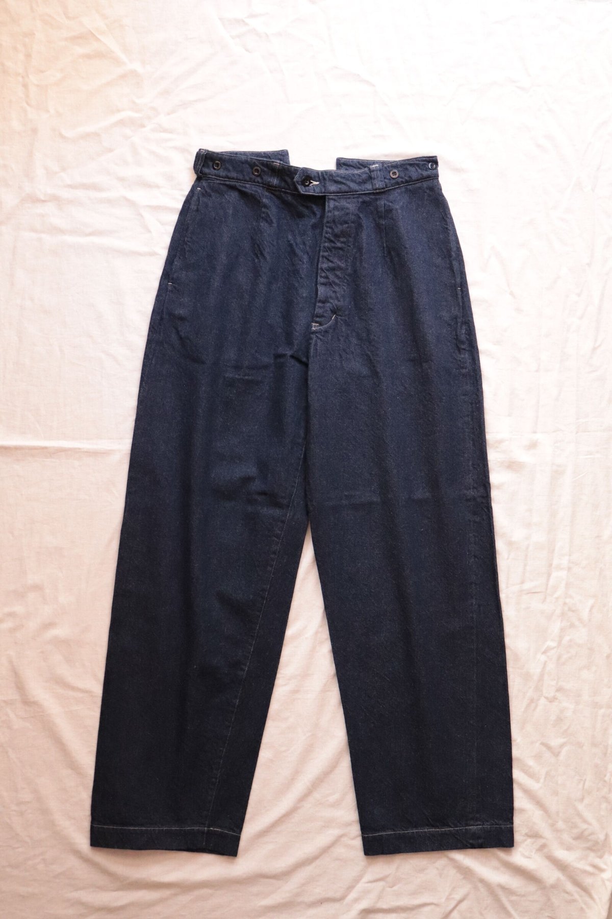 BUCKLE BACK TROUSERS [LENO] | NowN