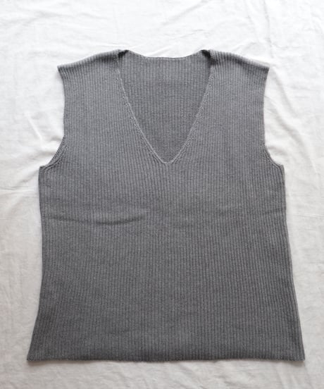 Cashmere V-Necked Vest     [Véritécoeur]