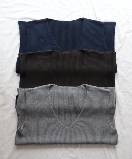 Cashmere V-Necked Vest     [Véritécoeur]