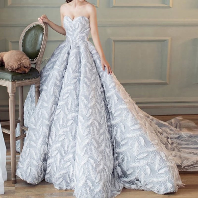 羽根のレース、薄いグレーウェディングドレス ドレスワンピース結婚式  