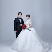 実例写真！ウエディングドレス オフホワイト 韓国風ドレス 短袖 手作珠繍 華やかなトレーン ブライダル