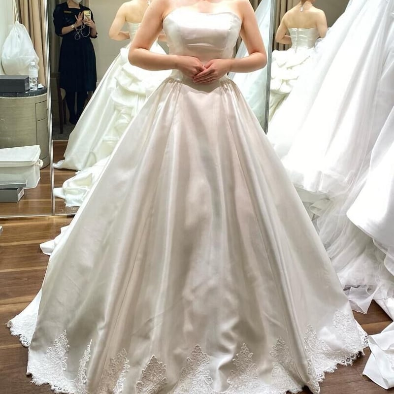 高品質！ ウェディングドレス ふっくら柔らかなバックリボン 裾に繊細  