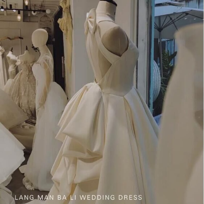 高品質！ウエディングドレス ホワイト 背中見せ スリット ふっくら  