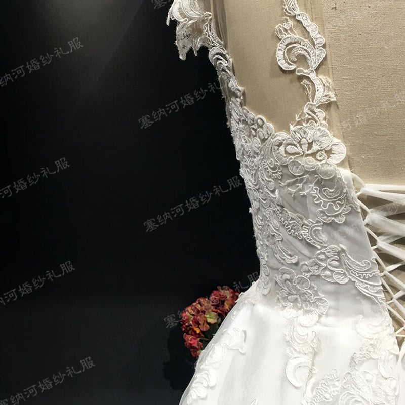 豪華刺繍！ふんわりウエディングドレス&フリル付きロングトレーン！ fit=scale-down,w=1200