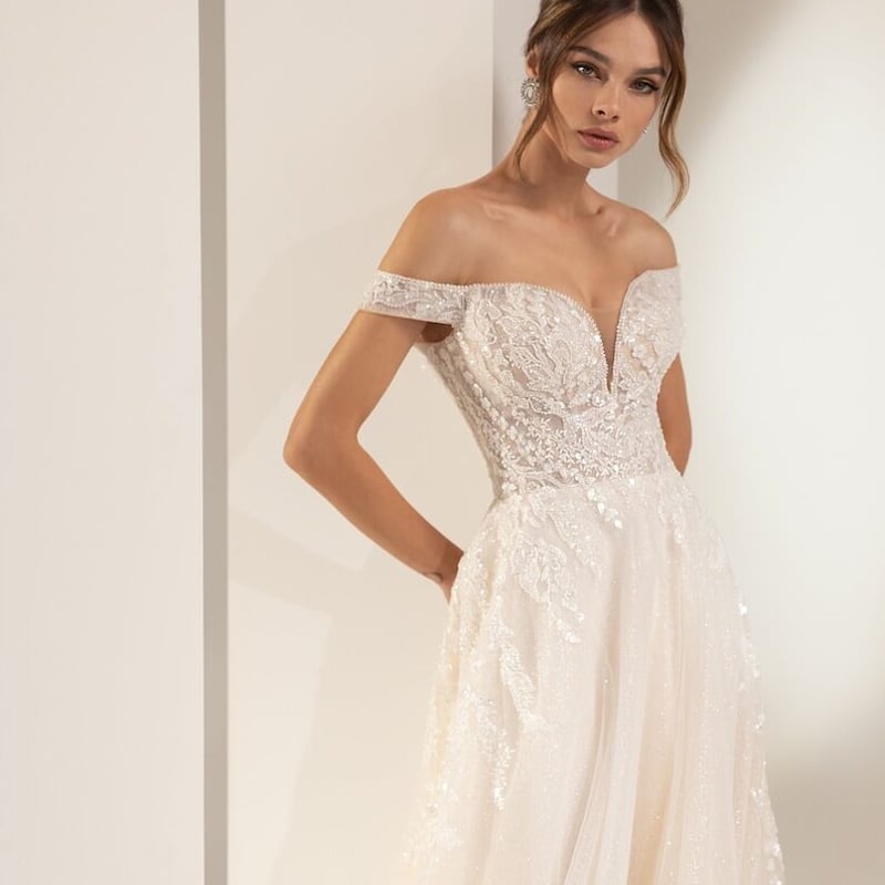 細見えシルエット ウエディングドレス オフショルダー 花嫁 拳式  