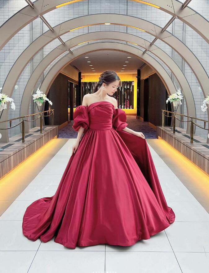 カラードレス ボルドー色 取り外し袖 優雅なシルエット マット生地  