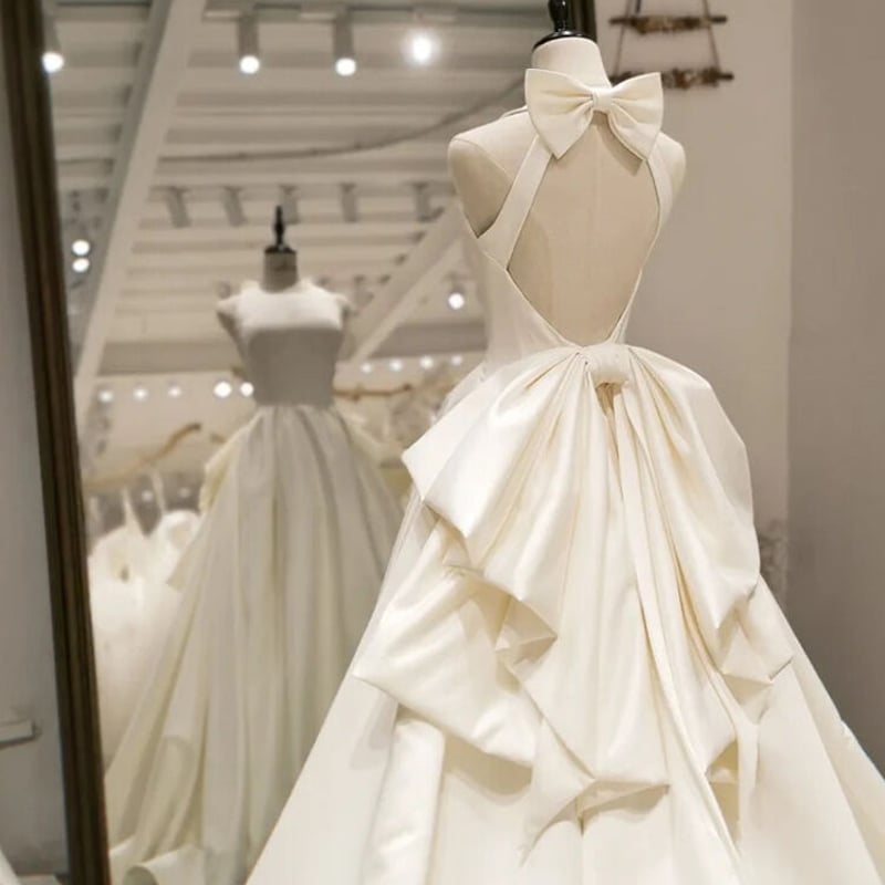 高品質！ウエディングドレス ホワイト 背中見せ スリット ふっくら  