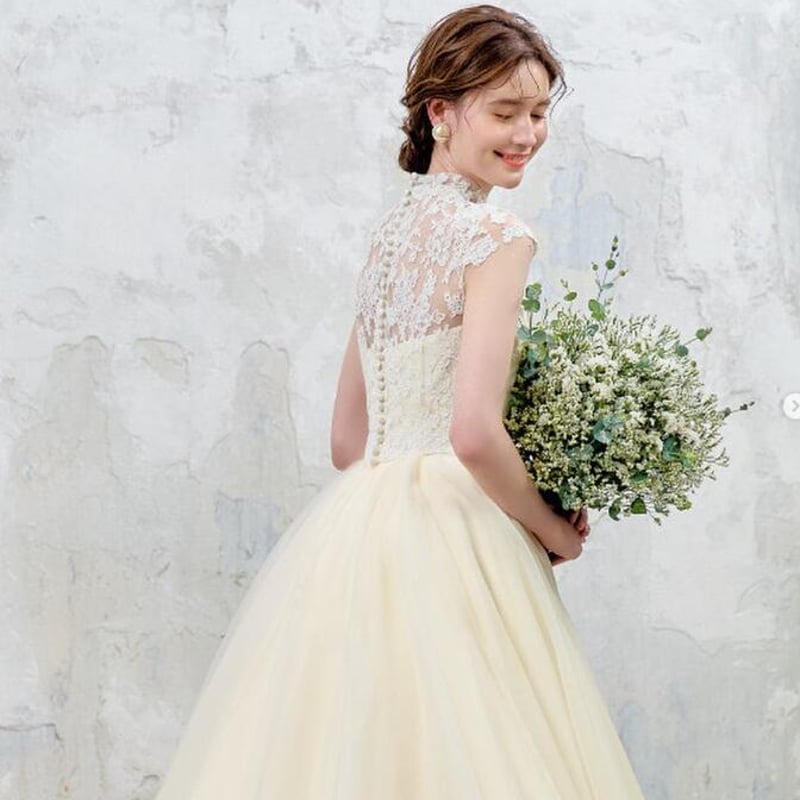 ウエディングドレス ベージュ ボレロ くるみボタン 優しい 優雅な