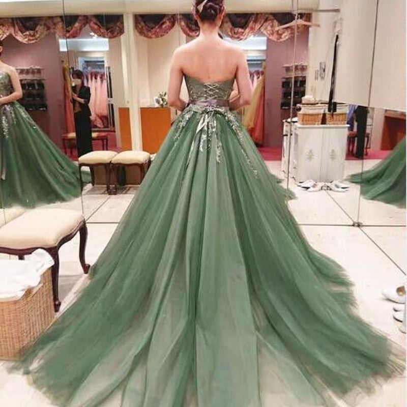 高品質！カラードレス 緑 ベアトップ 華やかなトレーン 2次会/挙式  