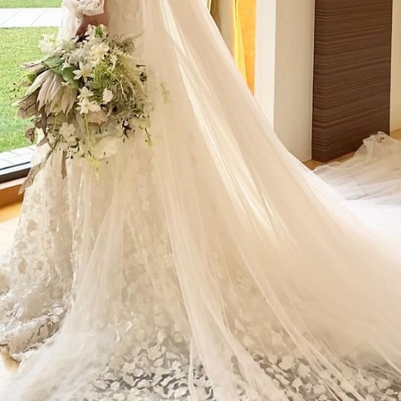 エアリー感 ウエディングドレス 贅沢な総レース ベアトップ ソフト  