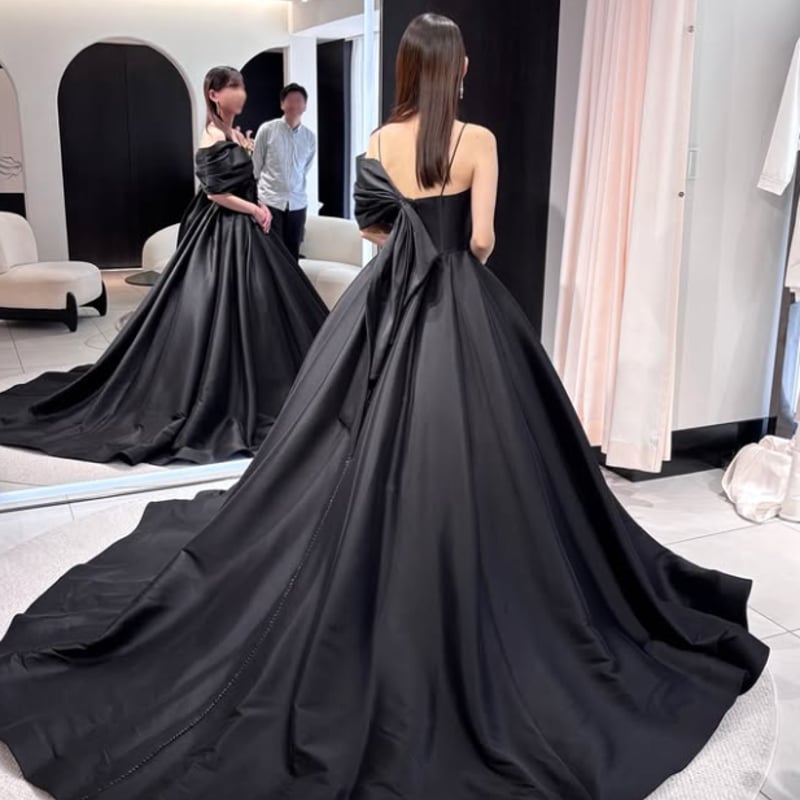 定価約8万円の品❗️ 編み上げリボン 光沢 ブラック タイトドレス 深スリット カラードレス ブラック 光沢サテン キャミソール ふっくら柔らかな