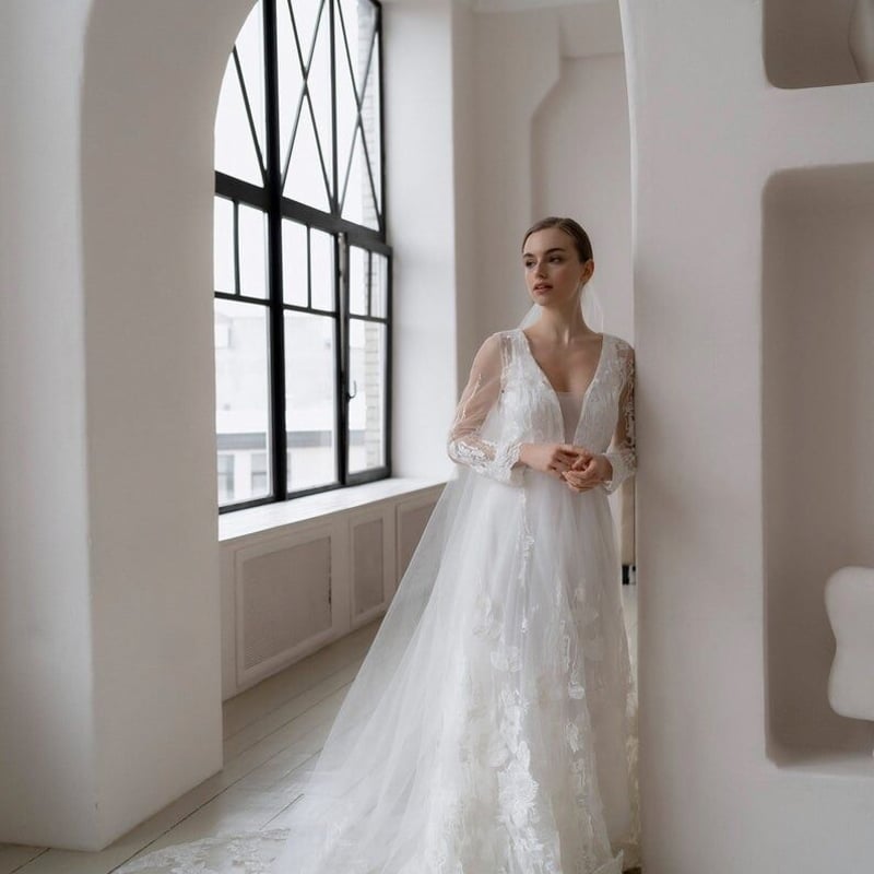 ホワイトレースVネックウェディングドレス ホワイトレースVネックウェディングドレス 楽天市場】ウェディング